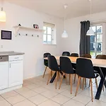 Vakantiehuis Modern With Sauna *