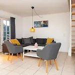 Vakantiehuis Modern With Sauna